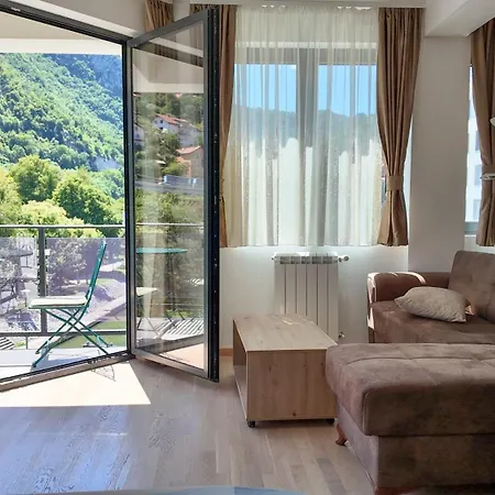 Stan Na Dan Pogled Na Reku Apartment Uzice Exterior photo