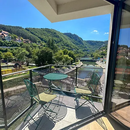 Stan Na Dan Pogled Na Reku Apartment Uzice Exterior photo